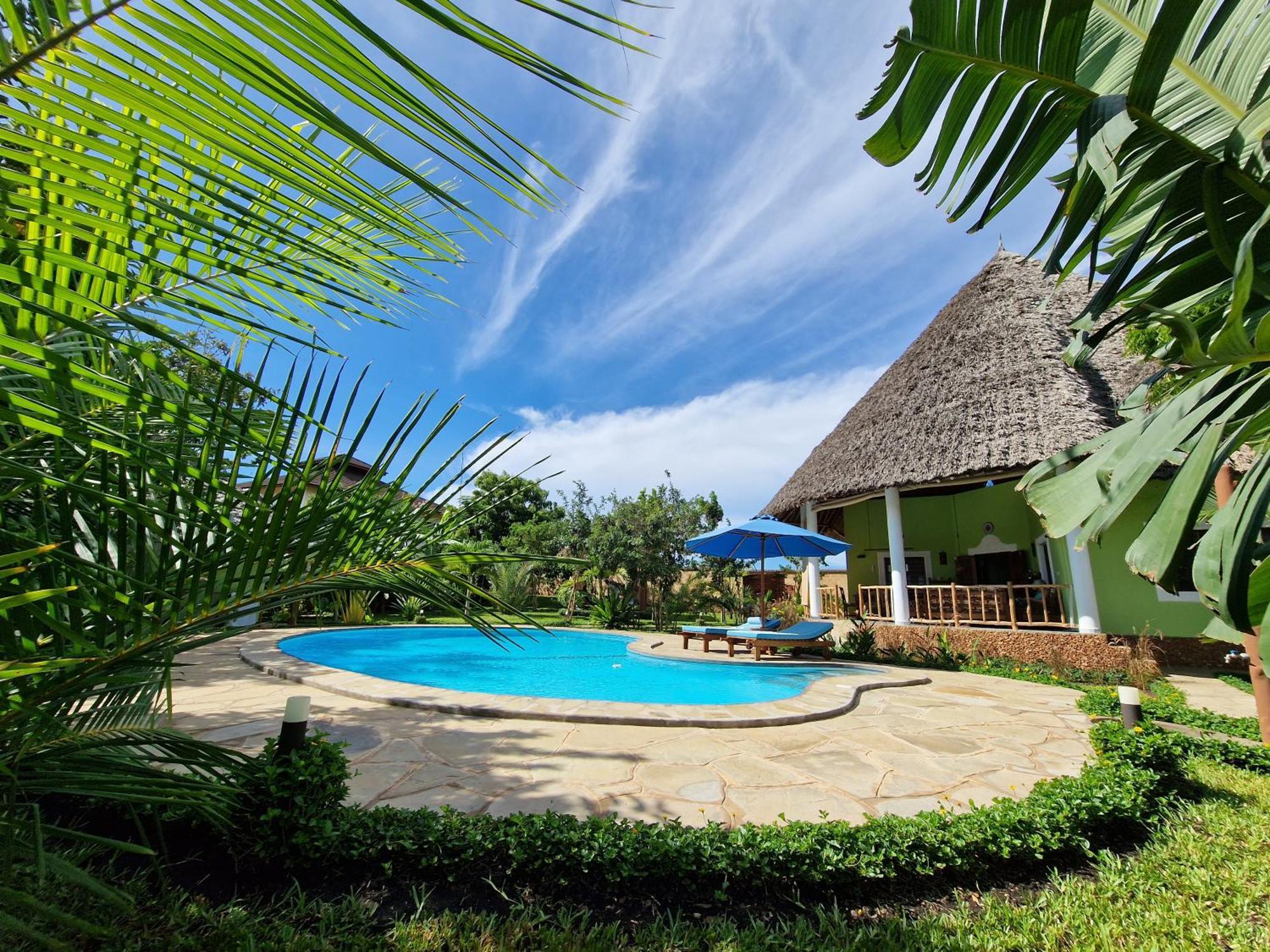 Paradiesische Villa Maisha Mazuri Mit Pool. Terrasse Und Personal Diani Beach Zewnętrze zdjęcie