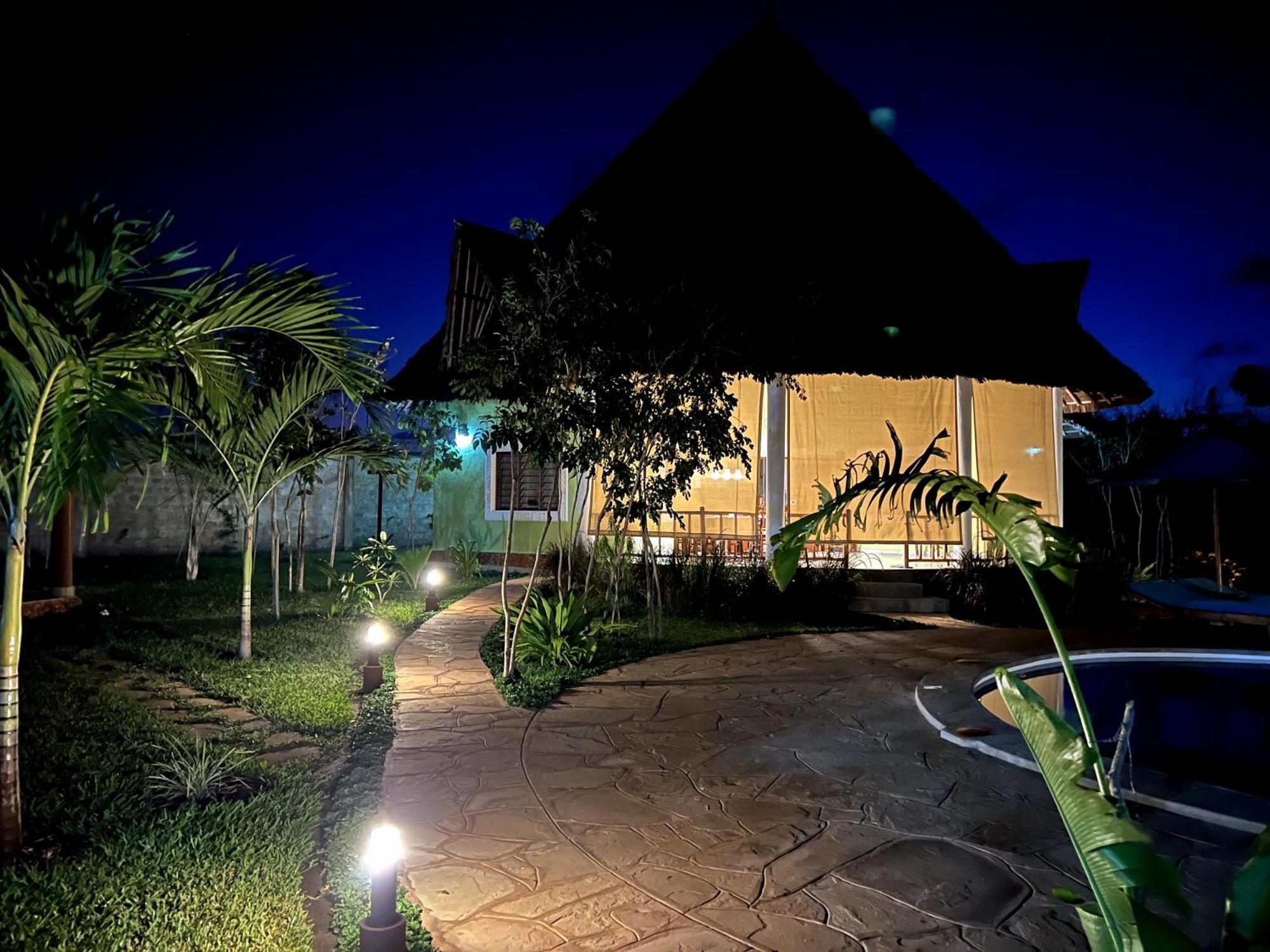 Paradiesische Villa Maisha Mazuri Mit Pool. Terrasse Und Personal Diani Beach Zewnętrze zdjęcie